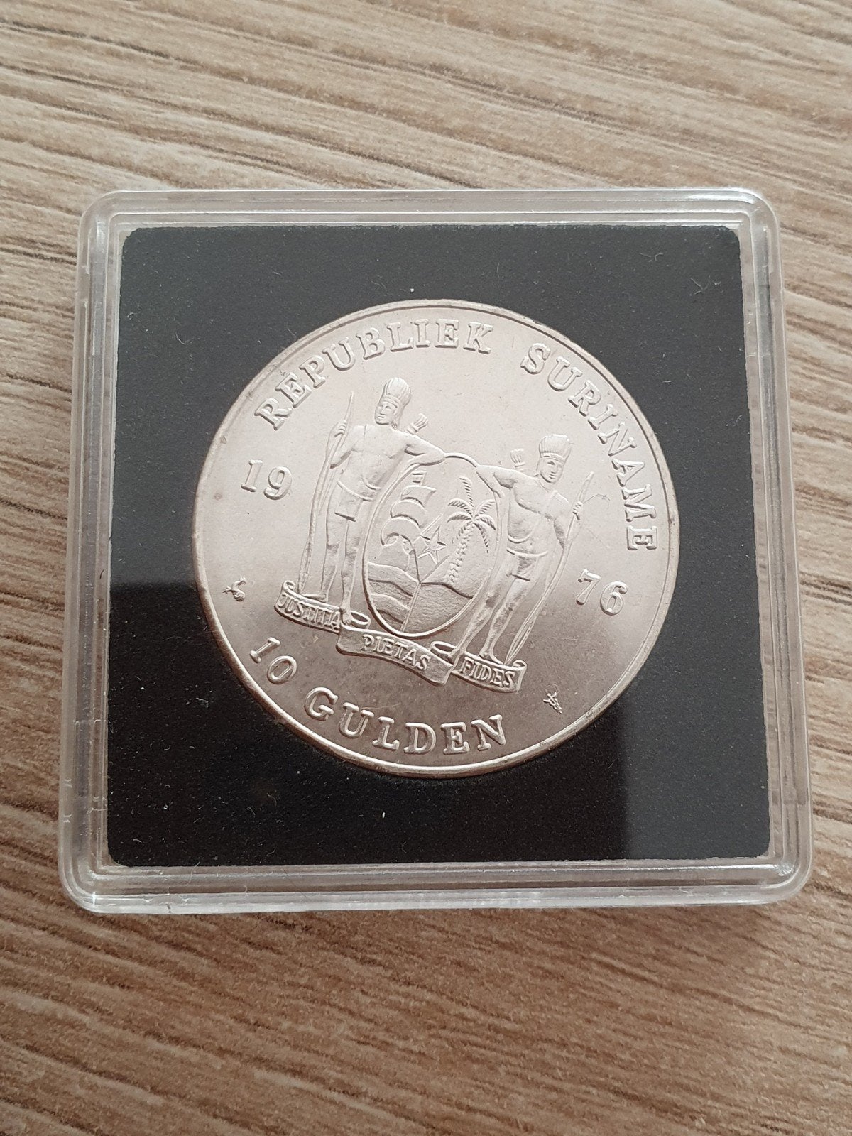 10 Gulden 1976, 1 jaar onafhankelijkheid Suriname UNC, Koningin Juliana, Zilver, Ophalen of Verzenden, Losse munt