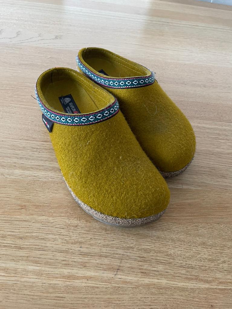 Haflinger pantoffels van zuiver scheerwol, maat 43, Ophalen of Verzenden, Zo goed als nieuw, Overige kleuren, Pantoffels of Sloffen