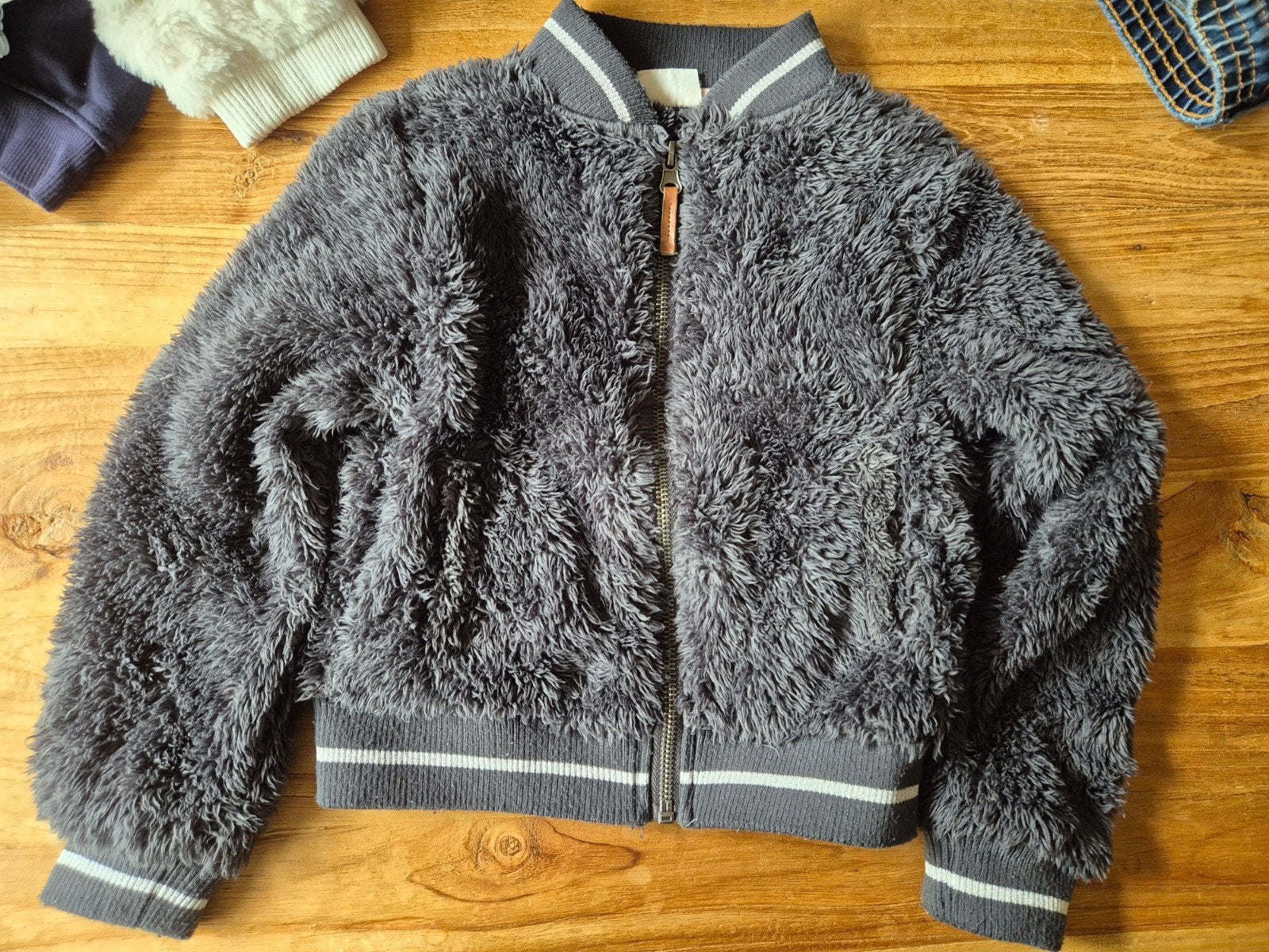 Donker grijs vest maat 110-116 zgan, Kinderen en Baby's, Kinderkleding | Maat 116, Ophalen, Meisje, Trui of Vest, Zo goed als nieuw