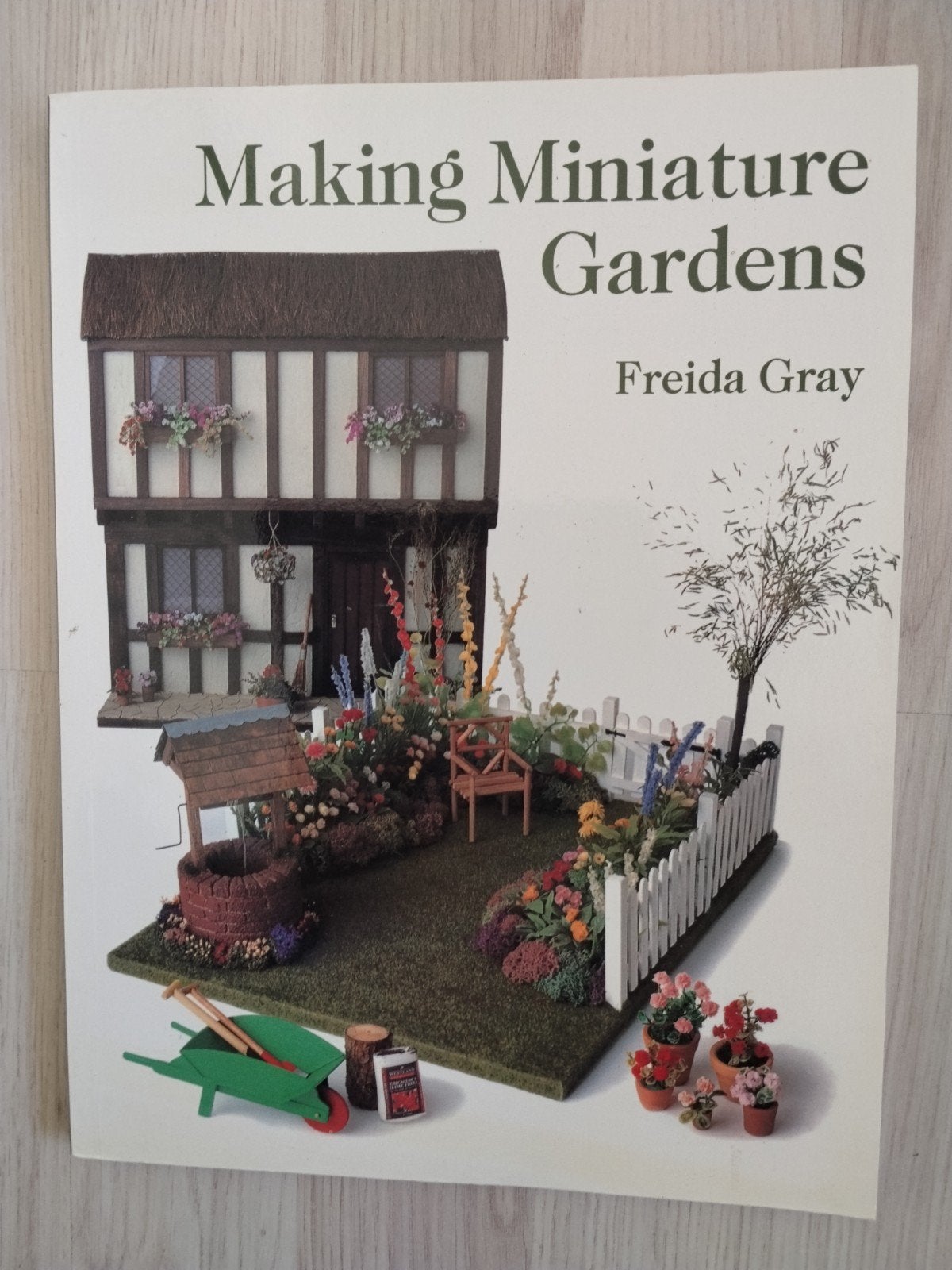 Boek: Miniature Tuinen Maken - Freida Gray, Ophalen of Verzenden, Zo goed als nieuw