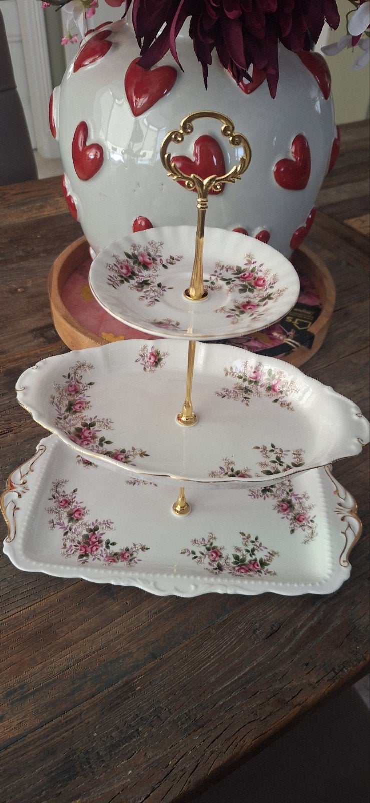 Royal Albert Lavender Rose etagere, handgemaakt €45,00, Ophalen