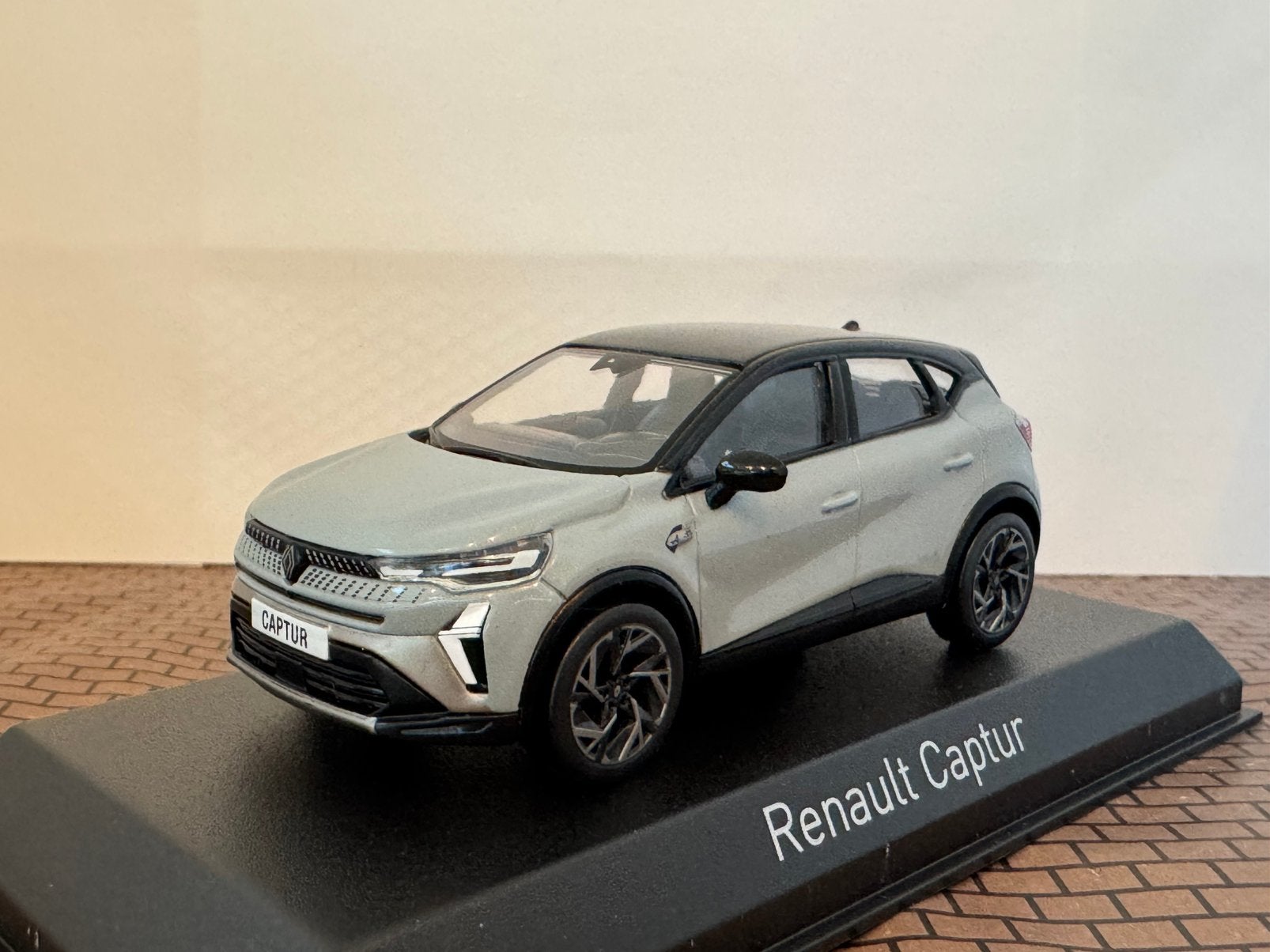 Renault Captur 2024 Ceramic Grey & Black Norev 1:43, Hobby en Vrije tijd, Ophalen of Verzenden, Zo goed als nieuw, Auto, Norev