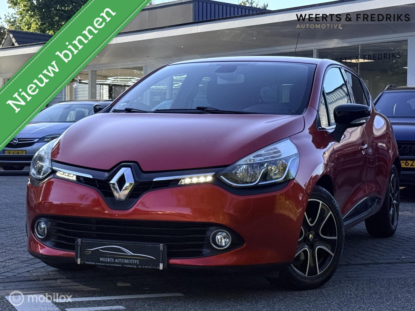 Renault Clio 1.2 TCe Night & Day|AUT|KEYLESS|STOELVERW|PDC, Auto's, Gebruikt, Zwart, Bedrijf, Onderhoudsboekje