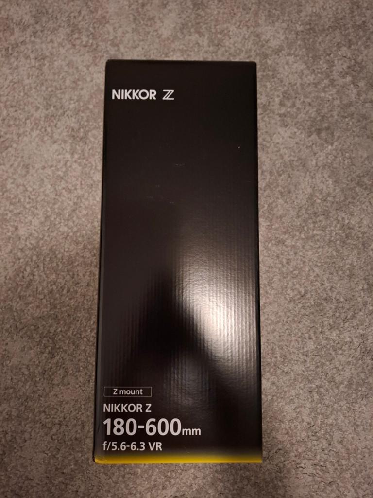 NIKKOR 180-600 mm   f/5.6 - 6.3 VR, Ophalen of Verzenden, Zo goed als nieuw, Telelens