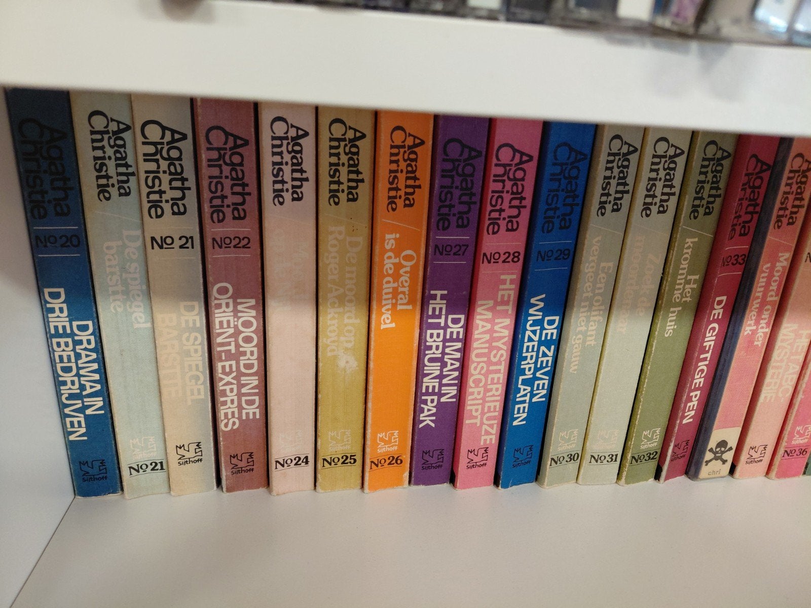 82 agatha christie boeken en 25 vierlingen, Ophalen of Verzenden, Gelezen