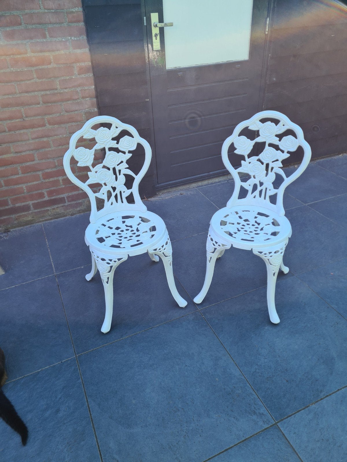 Twee witte bistro stoelen van gietijzer., Tuin en Terras, Ophalen, Gebruikt, Metaal