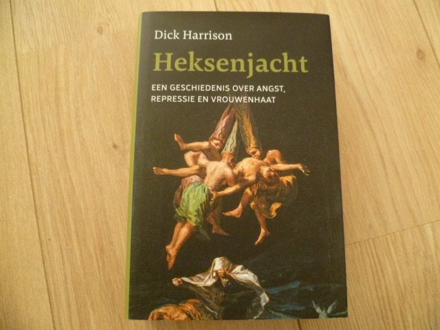 Dick Harrisson - Heksenjacht HC, Verzenden, Zo goed als nieuw, Overige onderwerpen, Achtergrond en Informatie