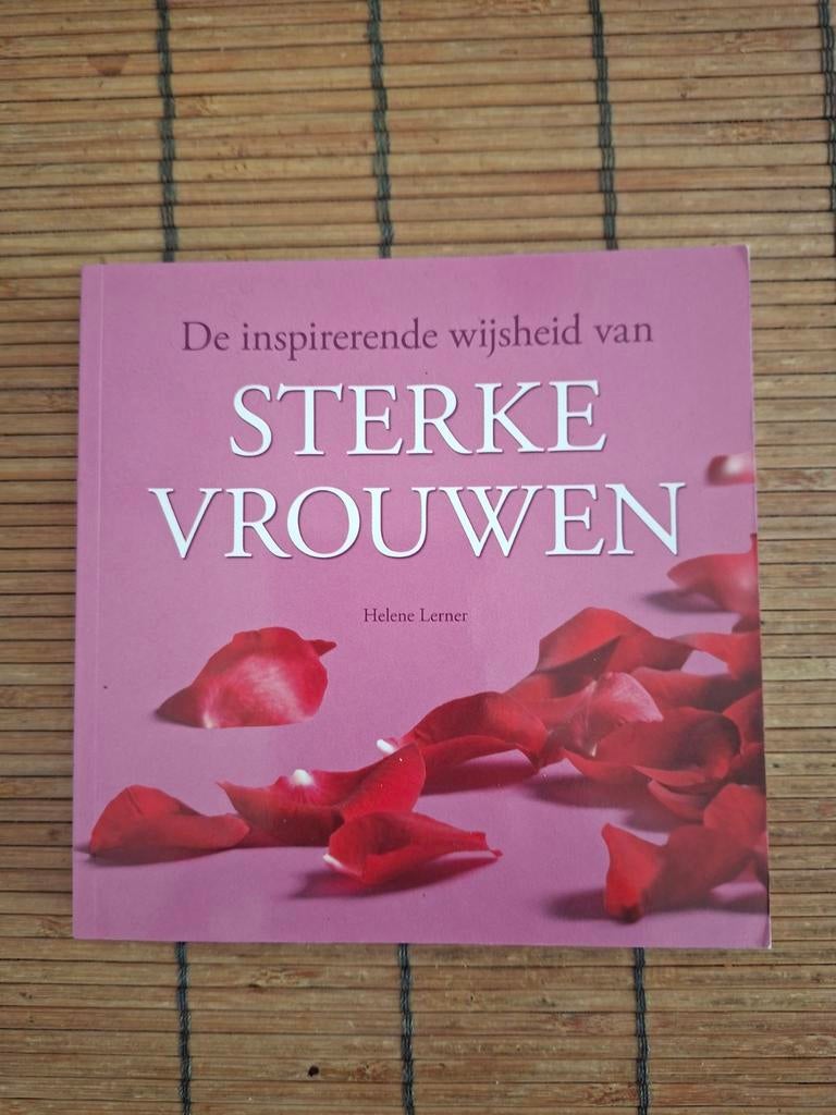 Moederdag cadeau boekje sterke vrouwen, Ophalen of Verzenden, Gelezen