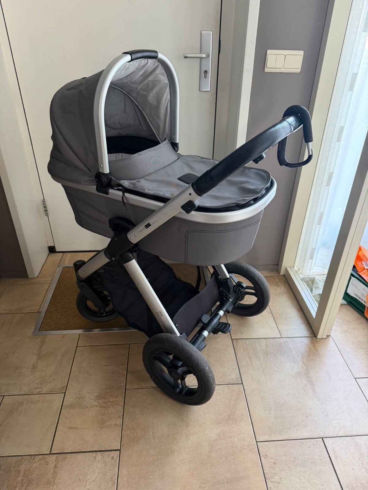 Mutsy Transit Combiwagen met autostoeltje en reiswieg, Kinderen en Baby's, Ophalen, Gebruikt, Combiwagen, Met autostoeltje