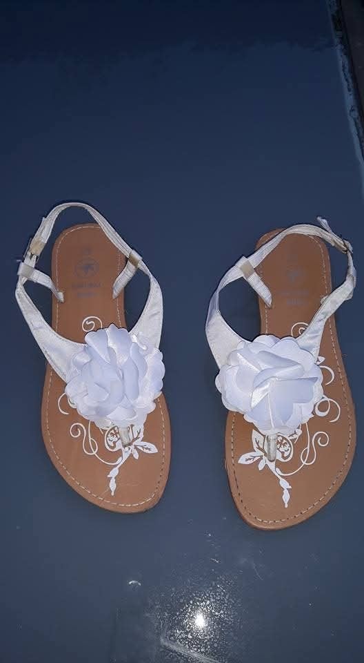 Sandalen wit met bloem maat 39, Wit, Zo goed als nieuw, Sandalen of Muiltjes, Ophalen of Verzenden