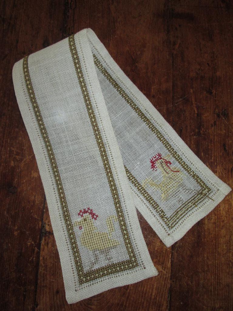 klokkenkleedje 58 x10 handgeborduurd klokkekleedje haan kip, Ophalen of Verzenden