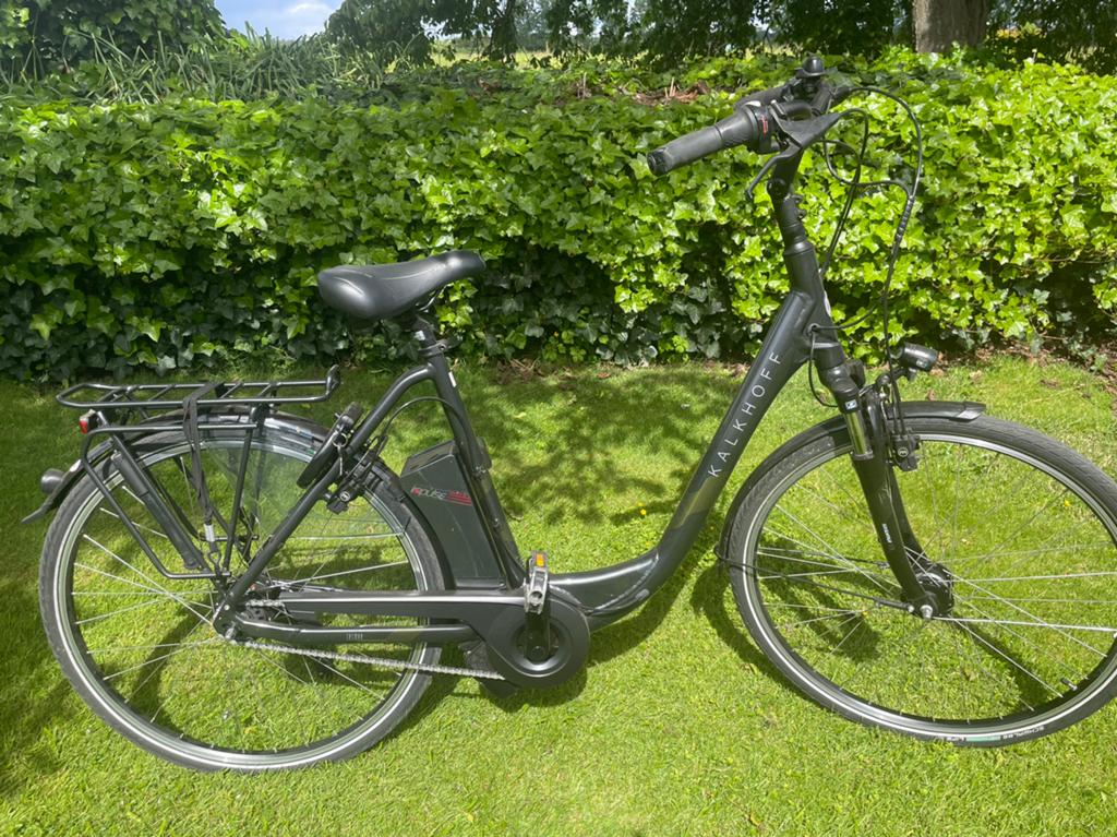 Mooie Kalkhoff damesfiets weinig gebruikt, Fietsen en Brommers, Elektrische fietsen, Zo goed als nieuw, 50 km per accu of meer