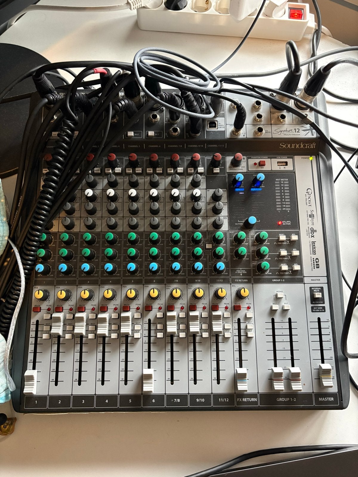 Soundcraft Signature 12 MTK Multitrack Mixer met USB Audio I, Ophalen, Gebruikt, 10 tot 20 kanalen, Microfooningang