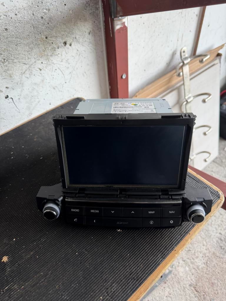 Hyundai Tucson radio met navigatie en frame, Auto diversen, Autoradio's, Ophalen of Verzenden, Zo goed als nieuw