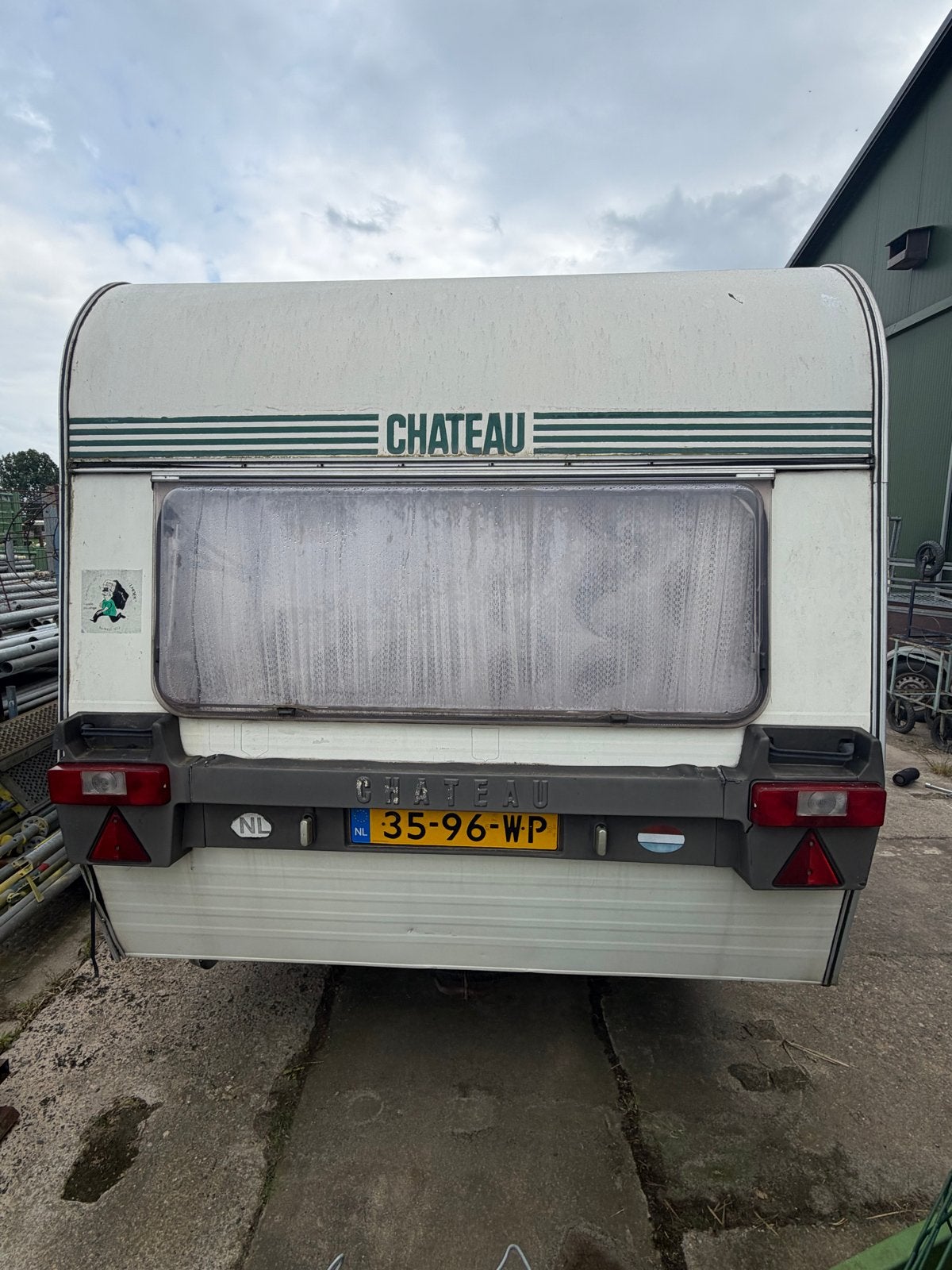chateau caravan met zonnepaneel, Chateau, 750 - 1000 kg, Particulier, Zonnepaneel