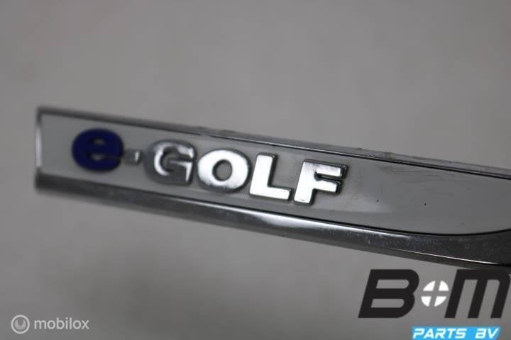 Spatbord embleem rechts VW Golf 7 5GE853688E, Gebruikt