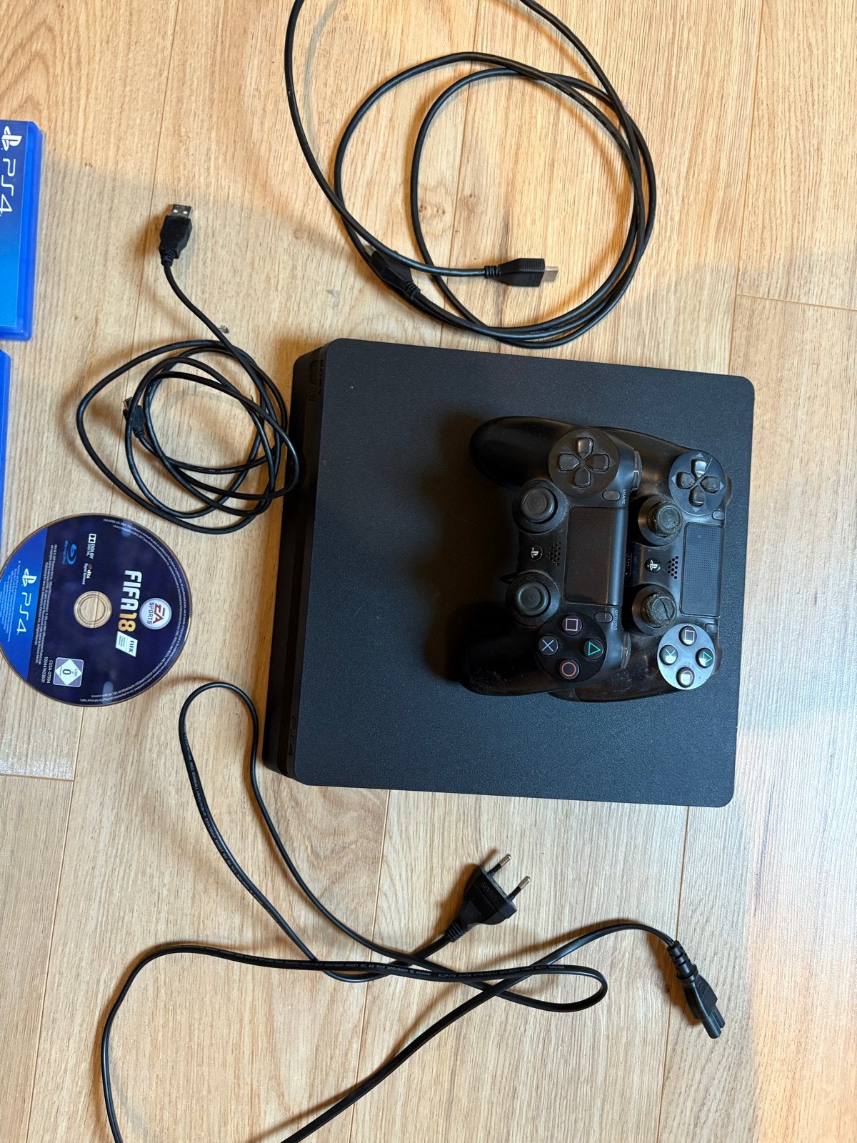 PlayStation 4 Slim 500GB met controller en games