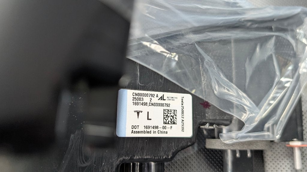Foto 6 van Tesla Model 3 achterlicht links nieuw