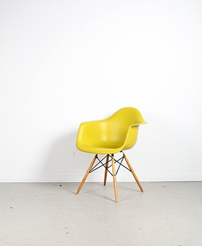 8x Vitra Eames DAW stoel Geel Esdoorn onderstel, Huis en Inrichting, Stoelen, Niet ingevuld, Ophalen of Verzenden, Zo goed als nieuw