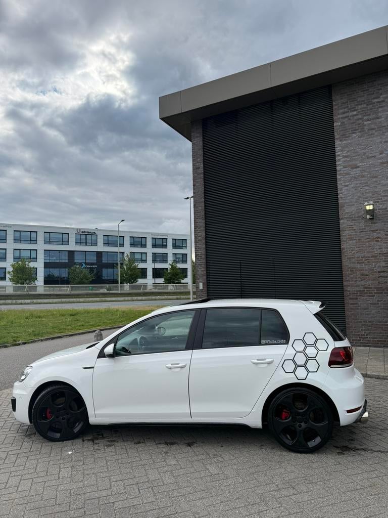 Volkswagen Golf 6 GTI 2.0 155KW DSG 2009 Candy white, Stof, 4 cilinders, 14 km/l, 1314 kg