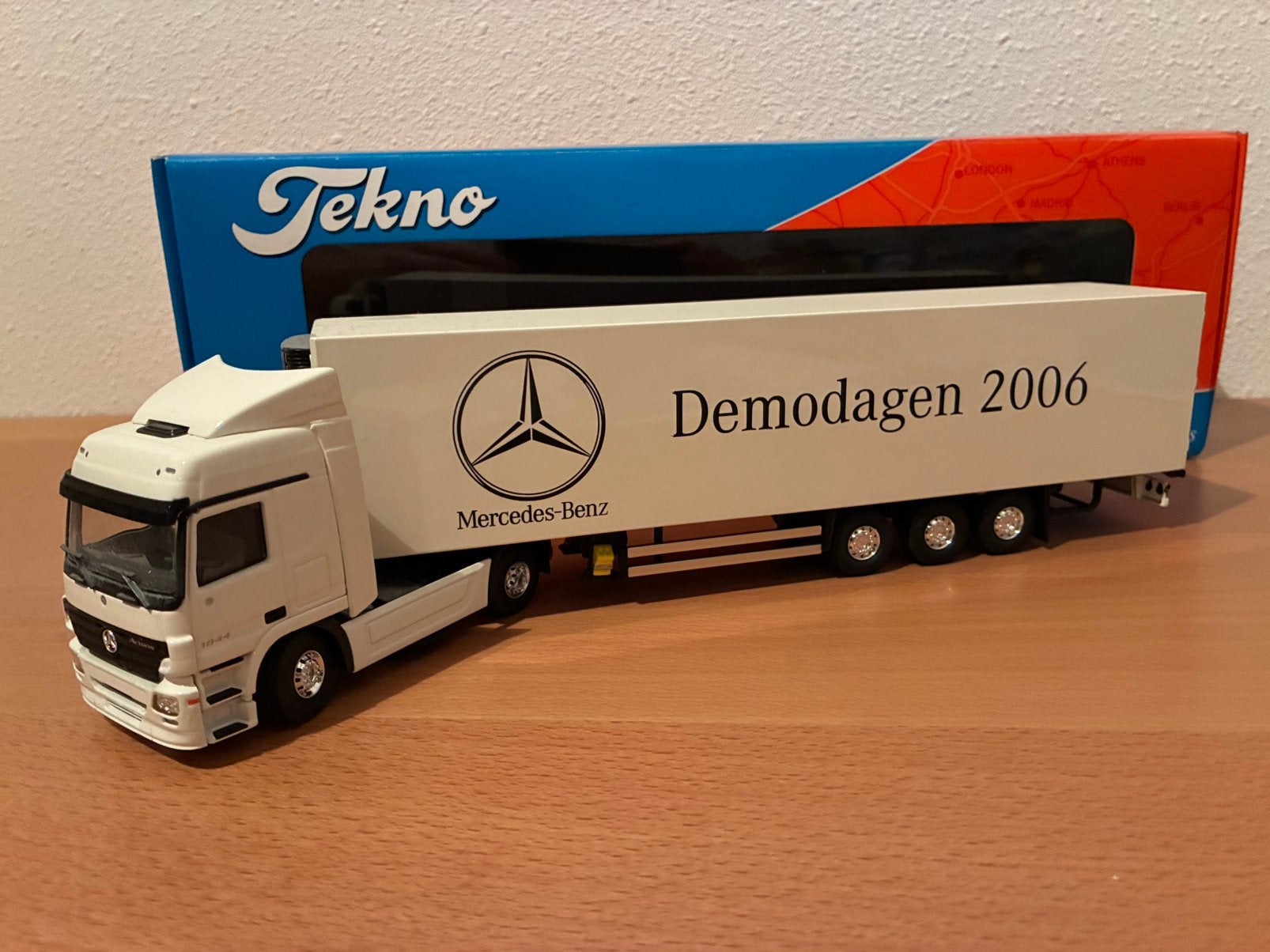 Tekno Mercedes-Benz Actros met oplegger, Ophalen of Verzenden, Zo goed als nieuw, Bus of Vrachtwagen, Tekno