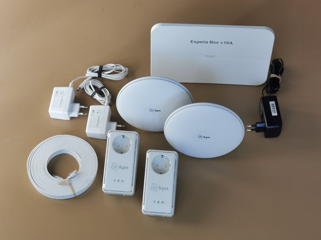 Experia Box V10A KPN internet set zie fotos, Computers en Software, Routers en Modems, Ophalen of Verzenden, Gebruikt, Router met modem