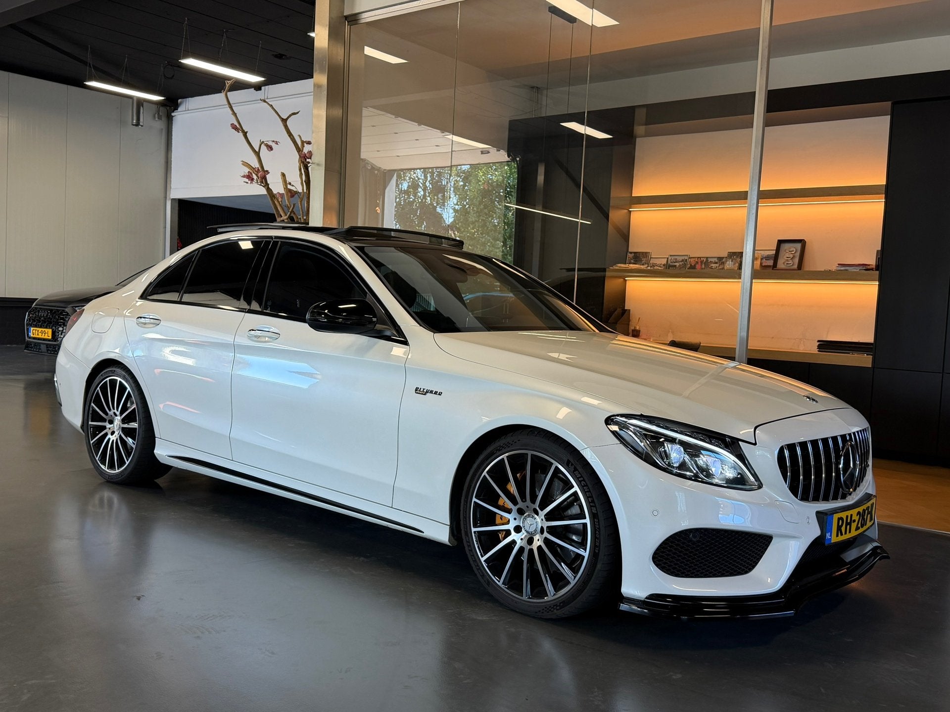 Mercedes-Benz C-klasse 400 4MATIC Amg night Pano Memory Burm, Auto's, Bedrijf, Vierwielaandrijving, Sedan, 750 kg