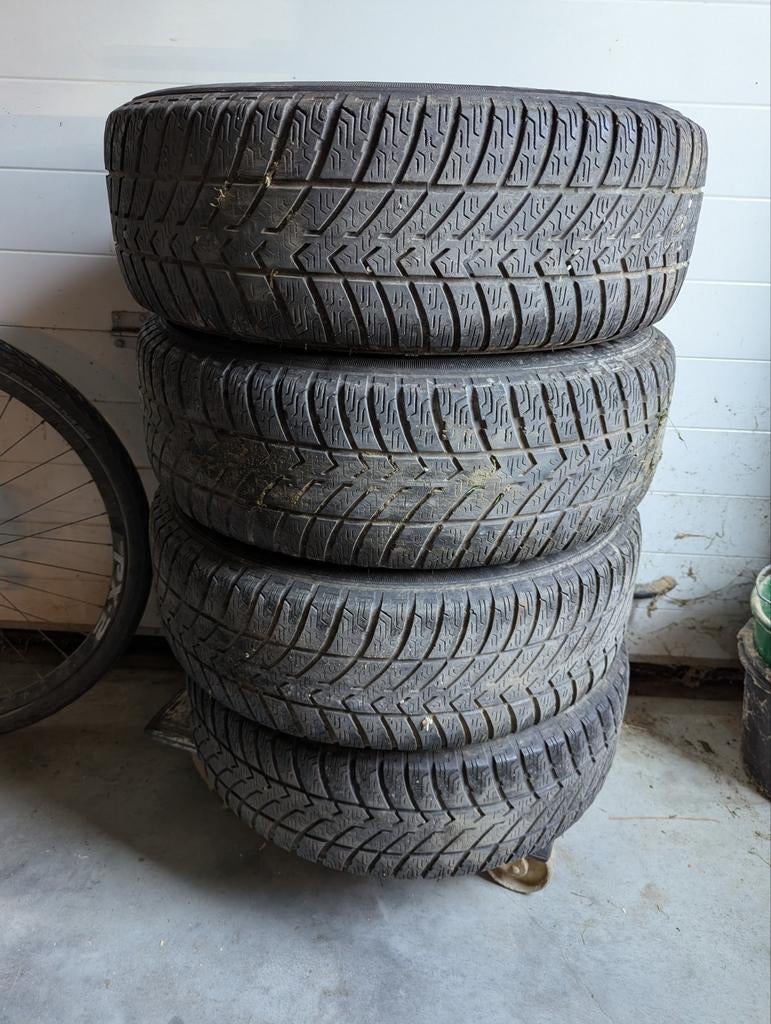 Vredestein winterbanden 205/65 R15 op stalen velgen, Gebruikt, 15 inch, Banden en Velgen, Personenwagen