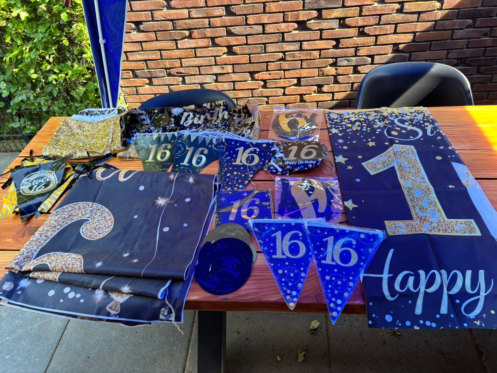 Sweet sixteen versiering goud/zwart, Ophalen of Verzenden, Zo goed als nieuw, Versiering, Overige