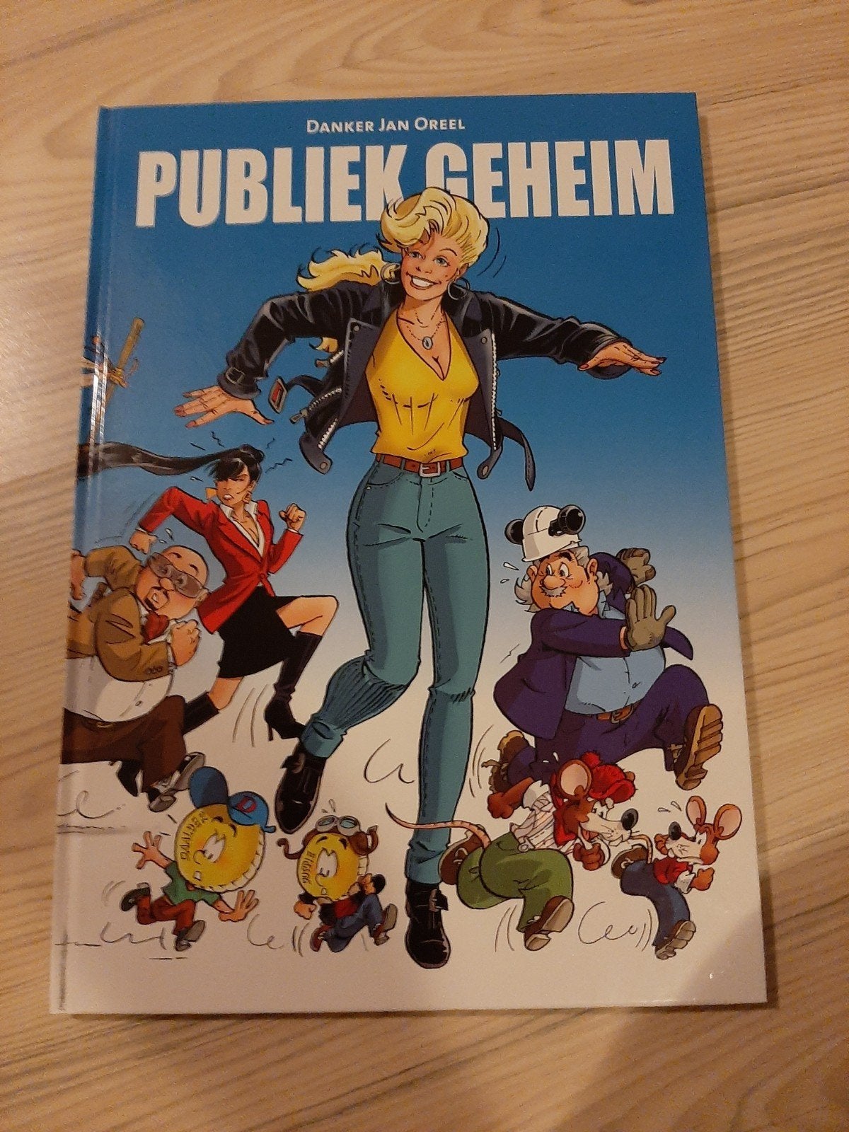 Publiek Geheim - Danker Jan Oreel - Hardcover Stripboek, Eén stripboek, Ophalen of Verzenden, Gelezen, Danker Jan Oreel