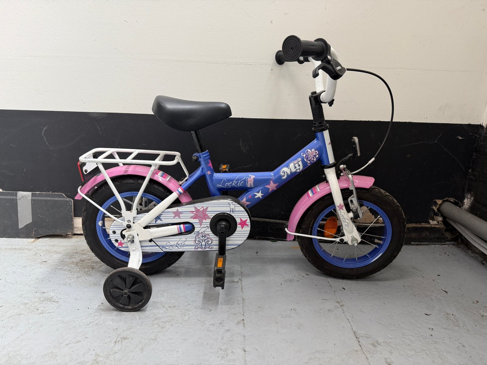 Ntte Loekie fiets  12 inch met zijwieltjes - Blauw/Roze, Terugtraprem, Zijwieltjes, Ophalen of Verzenden, Minder dan 16 inch