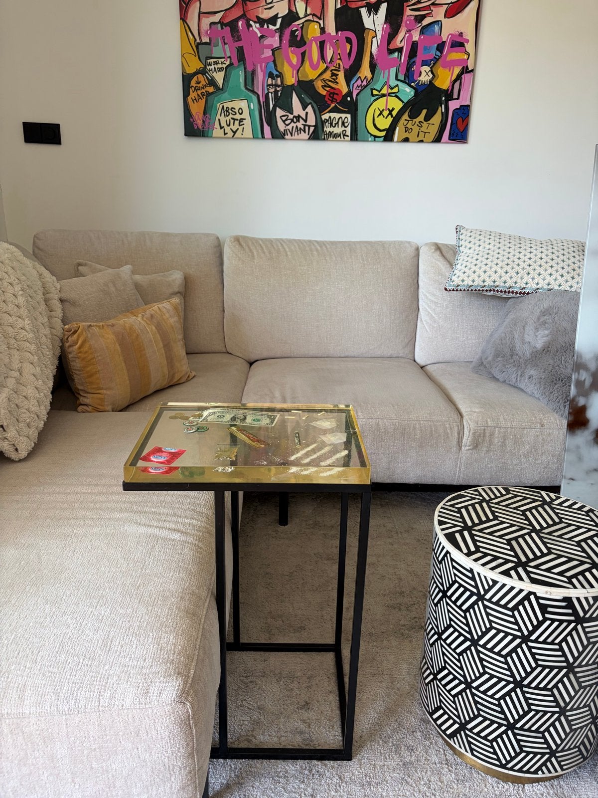 Stijlvolle bijzettafel met epoxy blad en metalen frame, Overige materialen, Minder dan 55 cm, Zo goed als nieuw, Rechthoekig