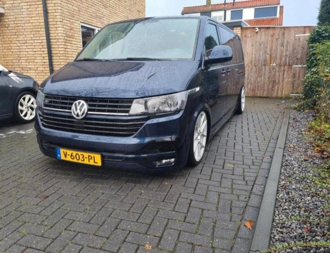 Zeer mooie Volkswagen Transporter Caravelle airride MARGE, Auto's, Zwart, 4 cilinders, Diesel, Particulier