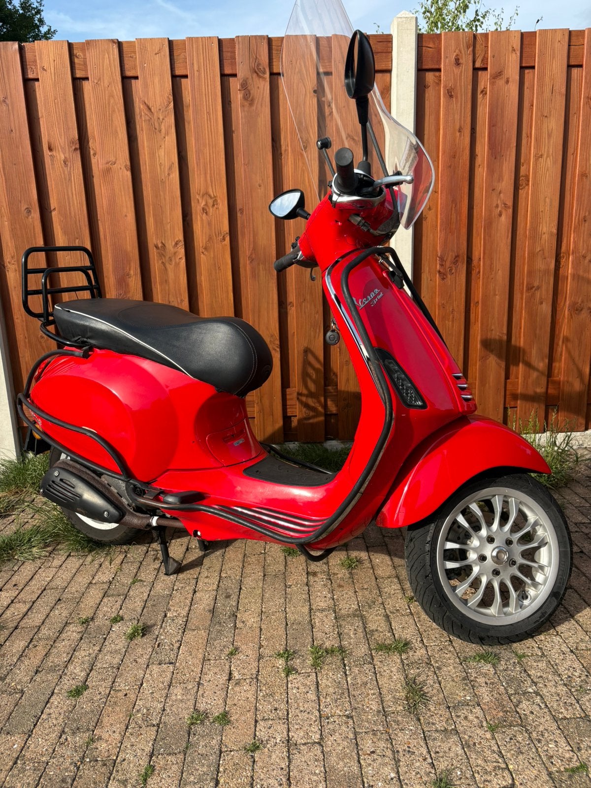 Vespa sprint 2017, Ophalen, Benzine