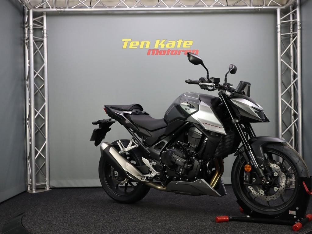 Honda CB 750 Hornet E-Clutch, Bedrijf, Naked bike