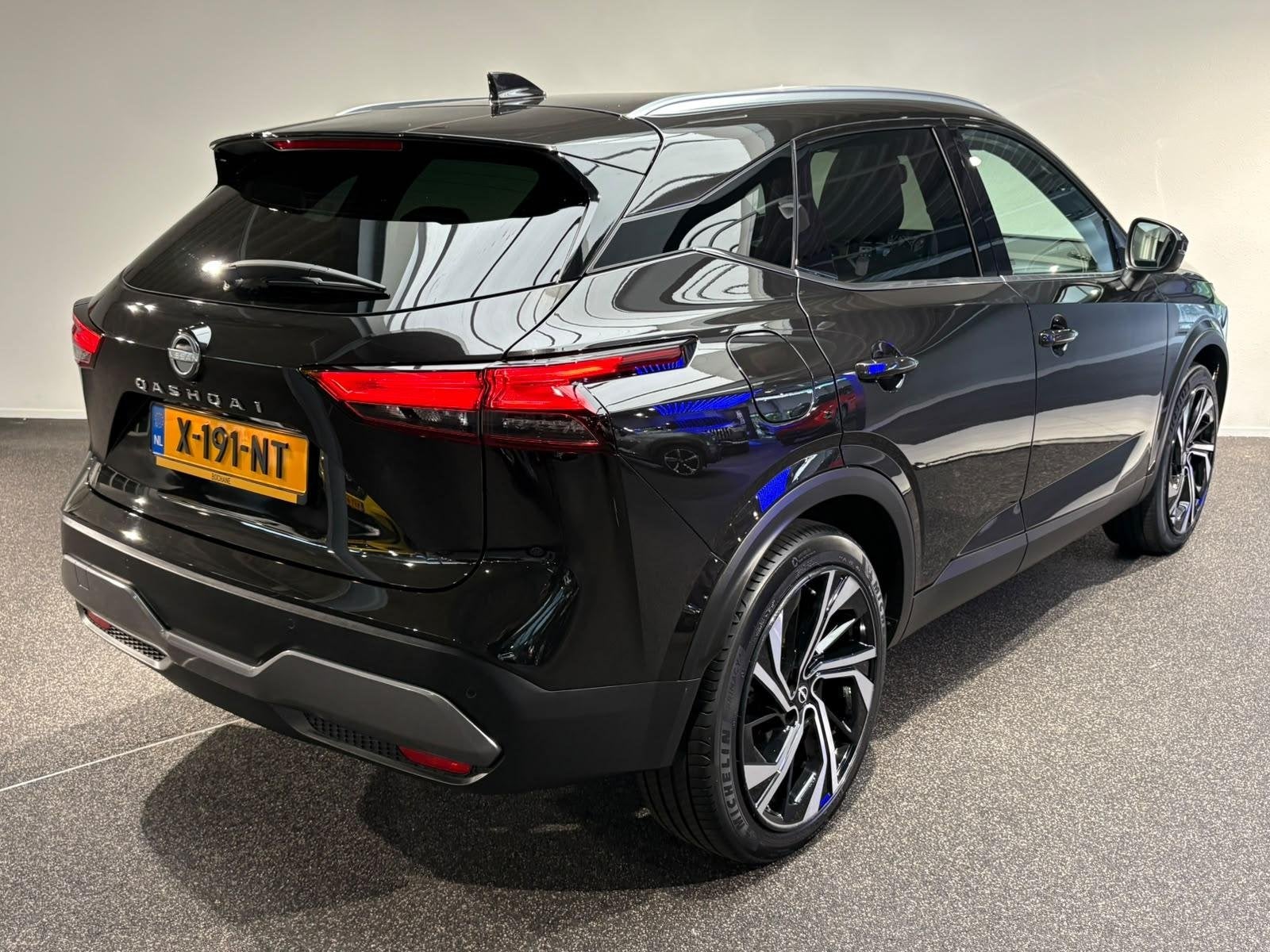 Nissan Qashqai 1.3 MHEV Xtronic Tekna Plus | Head up display, Auto's, Nissan, Met garantie (alle), Zwart, Qashqai, Onderhoudsboekje