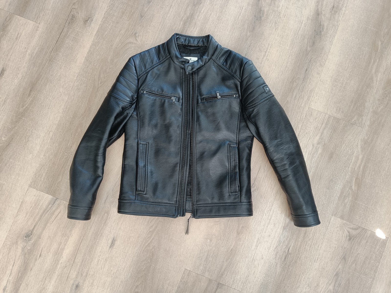 Leatherlook jas Tom Tailor maat M
Jas voor voor/najaar., Ophalen of Verzenden, Gedragen, Zwart