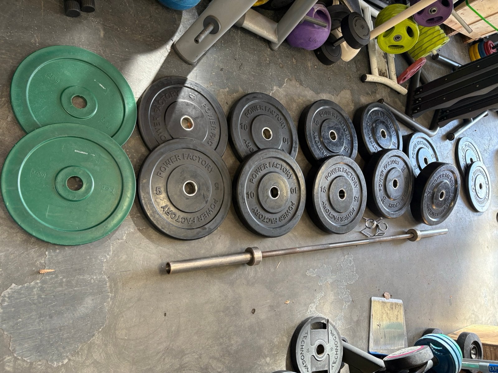 155 kg bumperplates olympische halter schijven met stang, Ophalen, Gebruikt, Power factory, En 20 kg stang