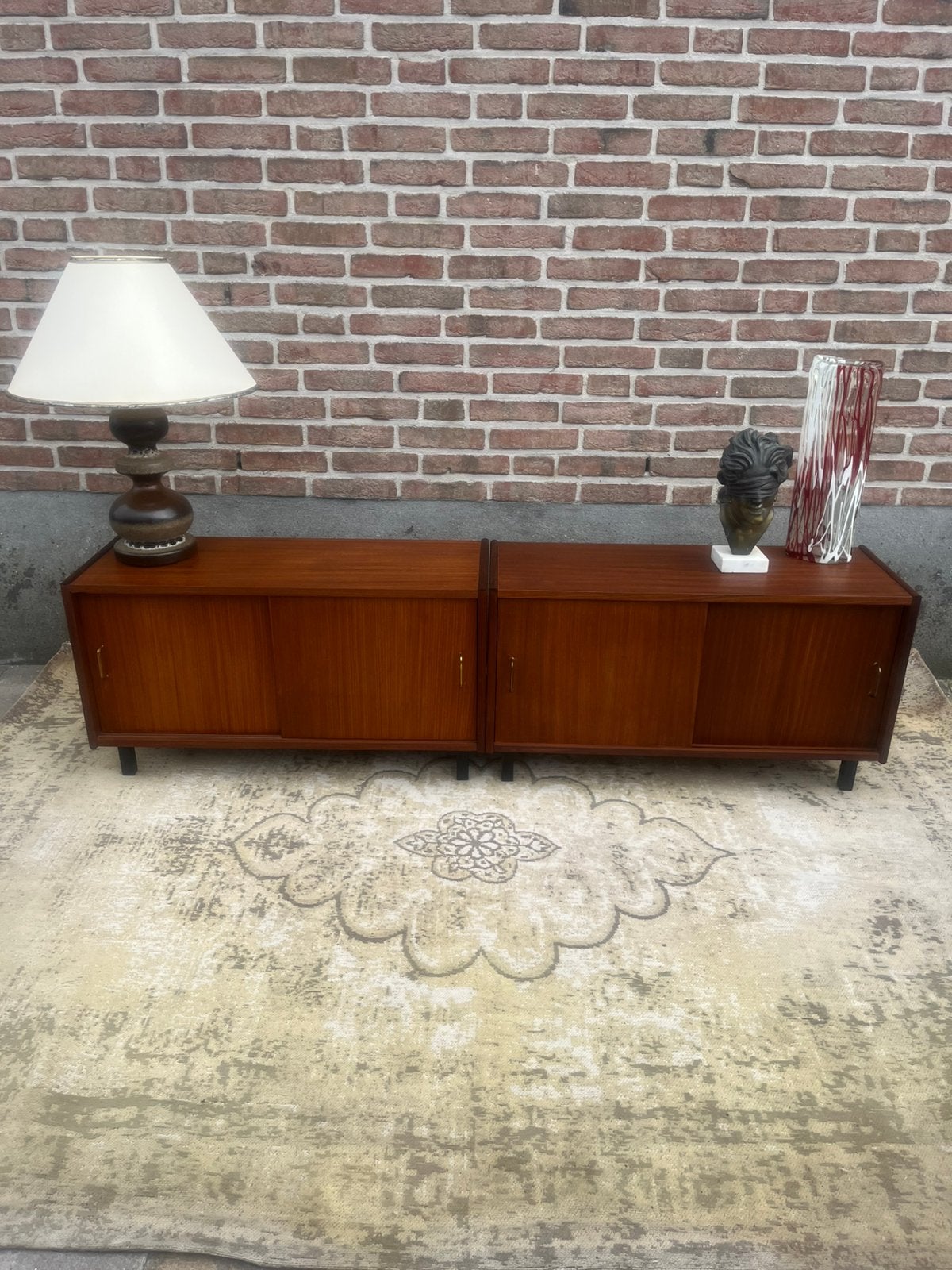 Vintage teakhouten lowboard tv-meubel, Huis en Inrichting, Kasten | Dressoirs, Ophalen, 150 tot 200 cm, Teakhout, 25 tot 50 cm