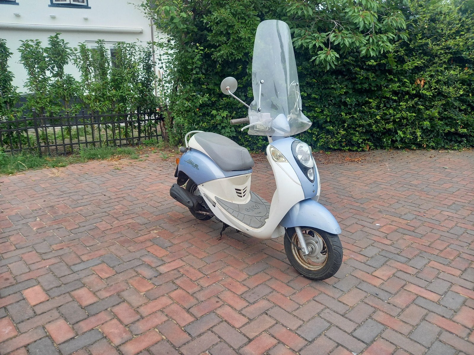 Sym Mio scooter, Fietsen en Brommers, Scooters | Yamaha, Gebruikt, Overige modellen, Maximaal 25 km/u, Benzine, Ophalen