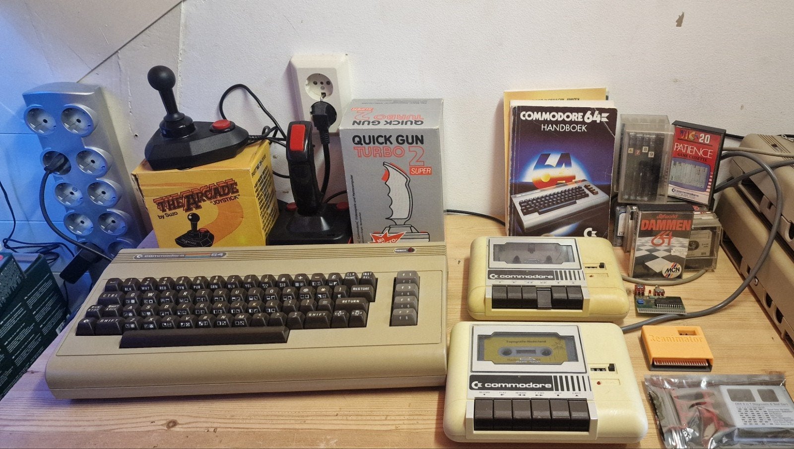 Commodore 64 met SD2IEC mod + 2 joysticks en meer, Computers en Software, Vintage Computers, Ophalen, Commodore