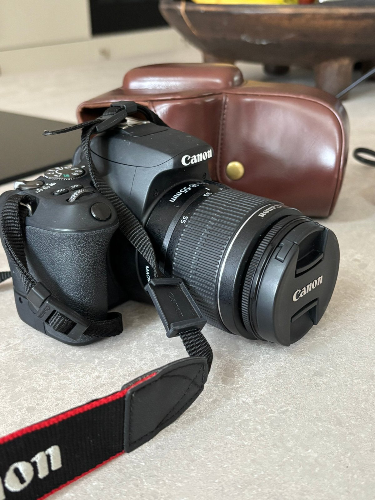 Canon EOS 2000D spiegelreflexcamera, Ophalen, Zo goed als nieuw, Spiegelreflex, Canon