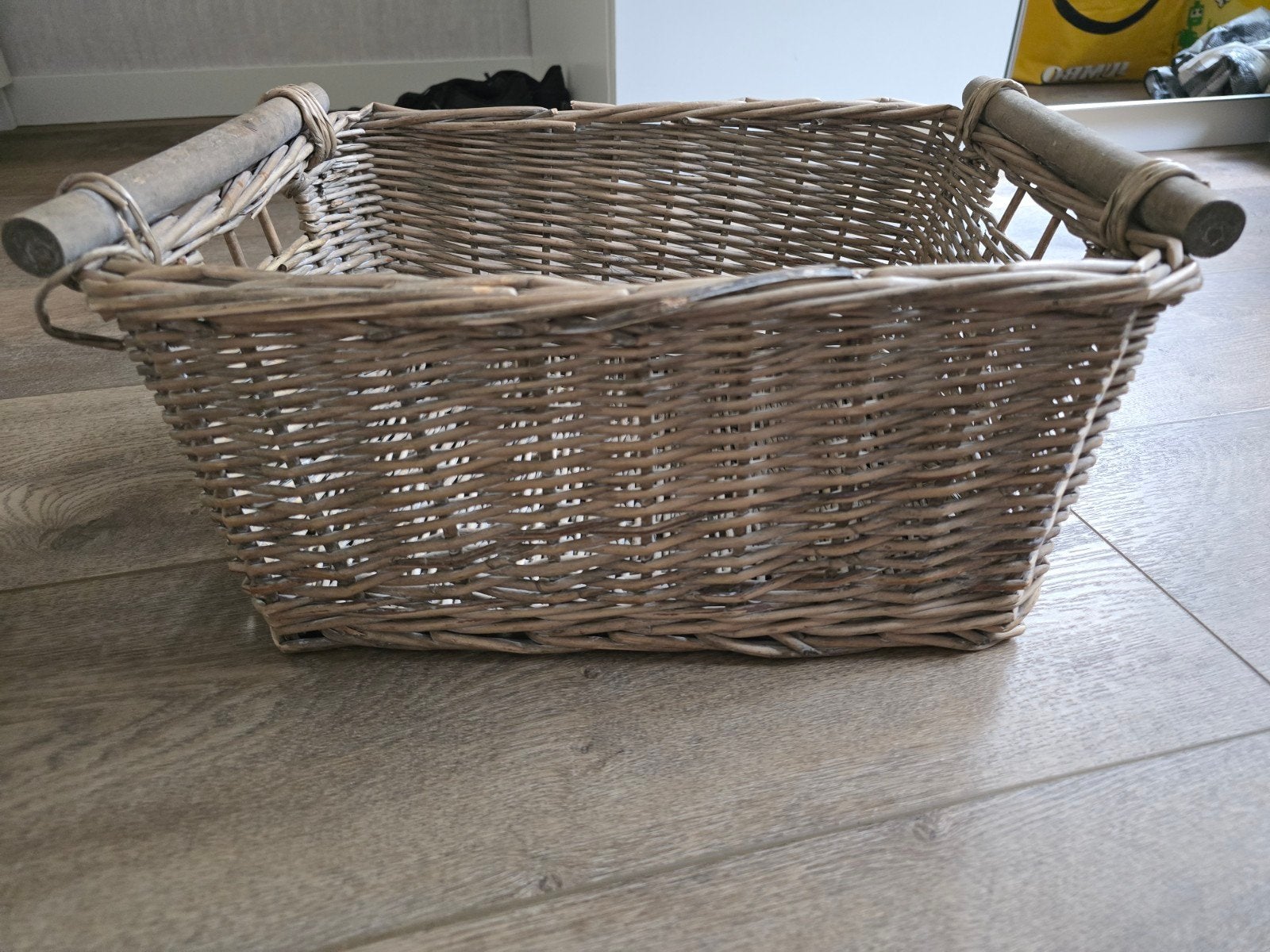 Te koop gevlochten opbergmandje, Gebruikt, Mand, Ophalen of Verzenden, Riet