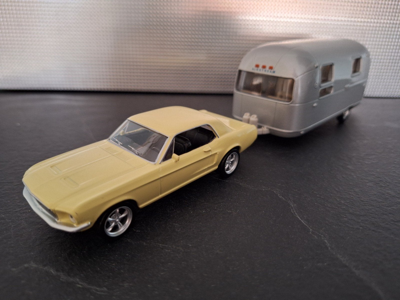 Ford Mustang 1968 + Airstream Caravan Schaal 1:43, Auto, Norev, Ophalen of Verzenden, Norev