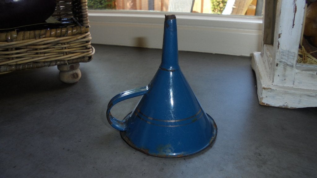 petrol blauw emaille trechtertje met bies, doorsnee 8cm, Ophalen of Verzenden
