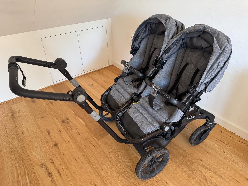 Dubbele kinderwagen Emmaljunga, Kinderen en Baby's, Kinderwagens en Combinaties, Gebruikt, Verstelbare duwstang, Ophalen, Kinderwagen