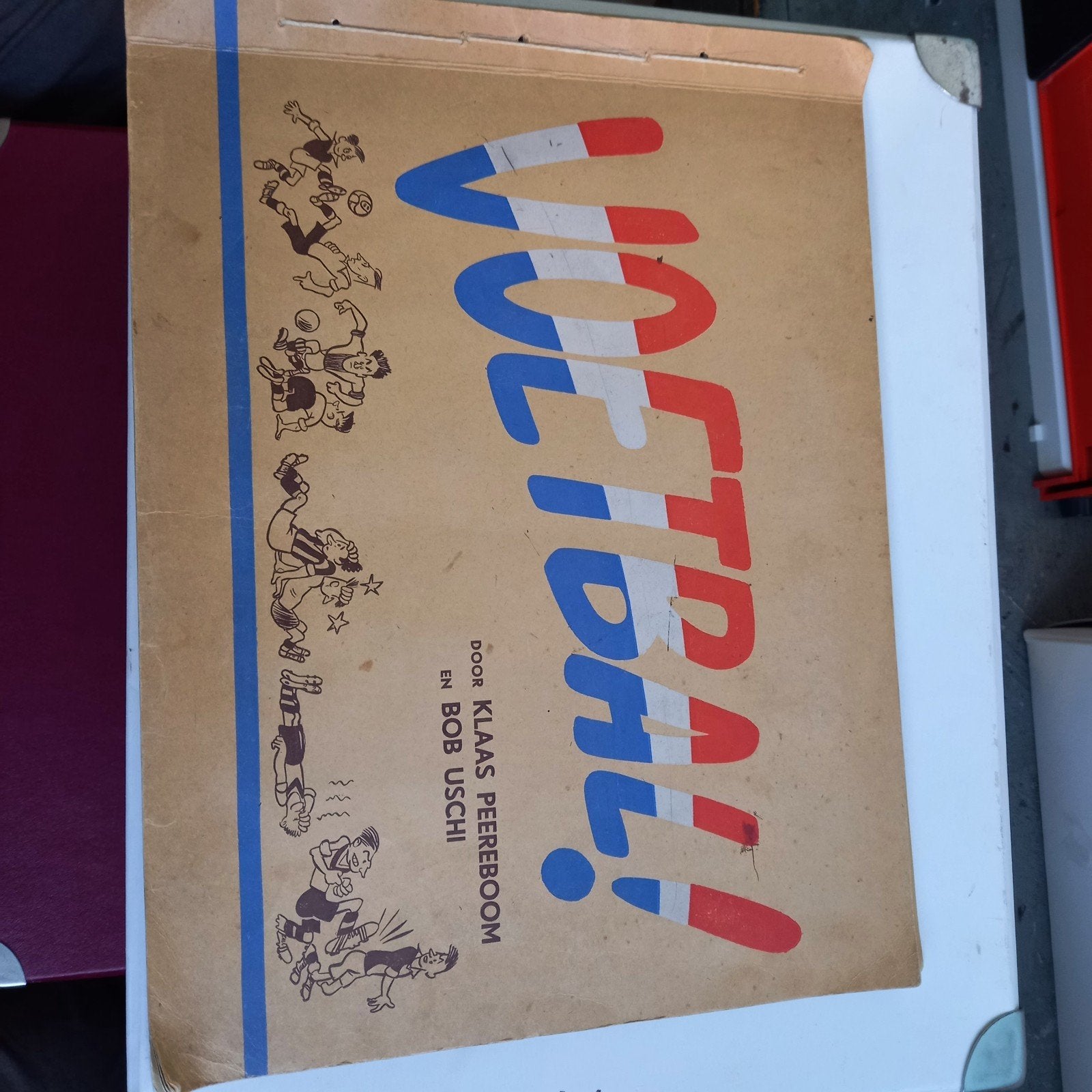 Voetbalalbum met plaatjes., Ophalen of Verzenden, Gelezen, Balsport