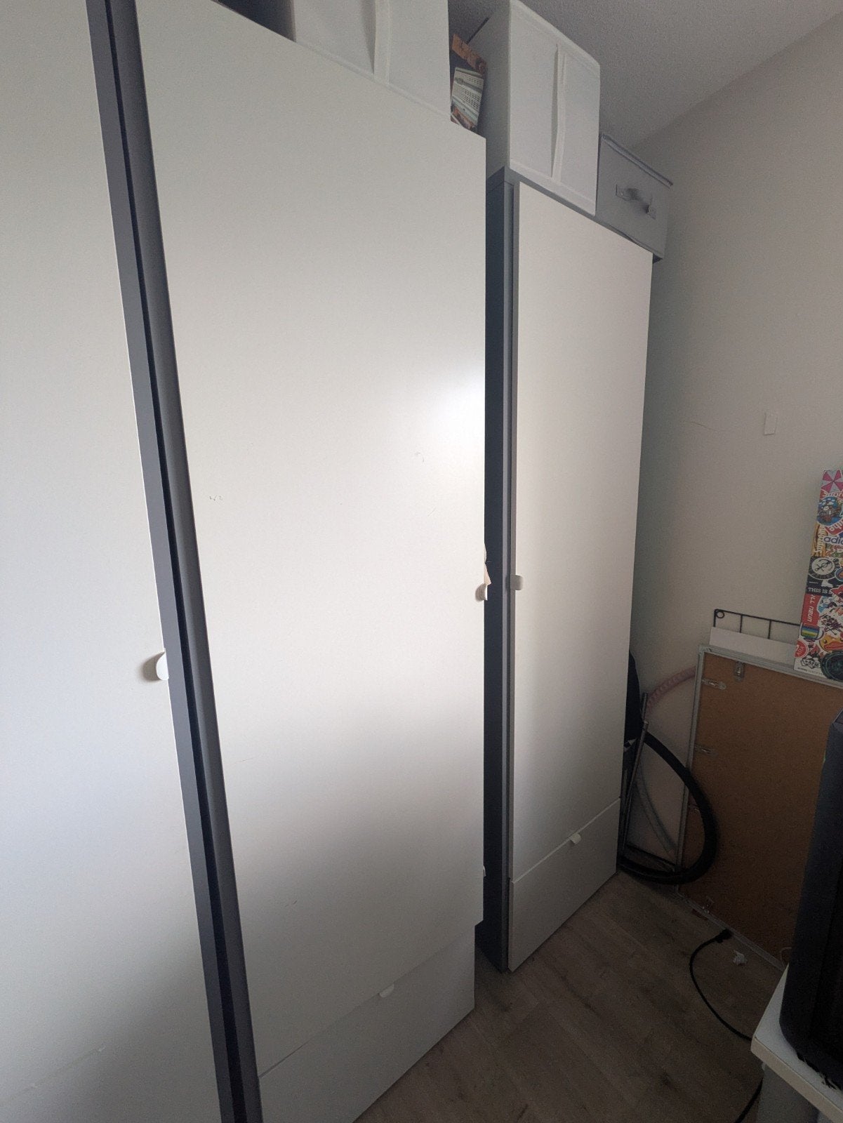 IKEA Visthus kledingkast - 2 beschikbaar, Ophalen, Zo goed als nieuw
