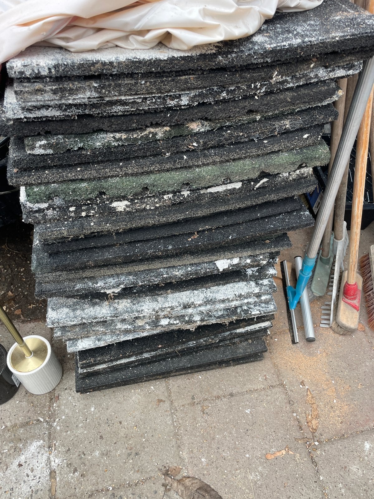 32 Gebruikte rubber tegels voor diverse toepassingen, Gebruikt, Overige typen, Rubber, 5 tot 10 m²