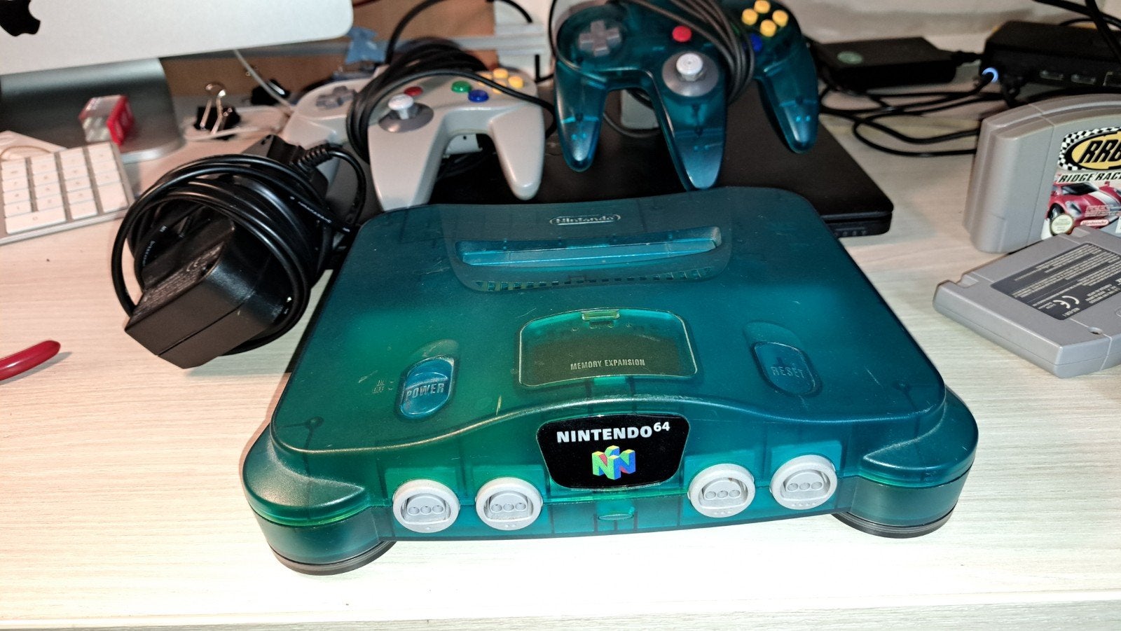 Nintendo 64 Transparant Blauw met 2 controllers en 4 games, Spelcomputers en Games, Ophalen of Verzenden, Gebruikt, Met 2 controllers